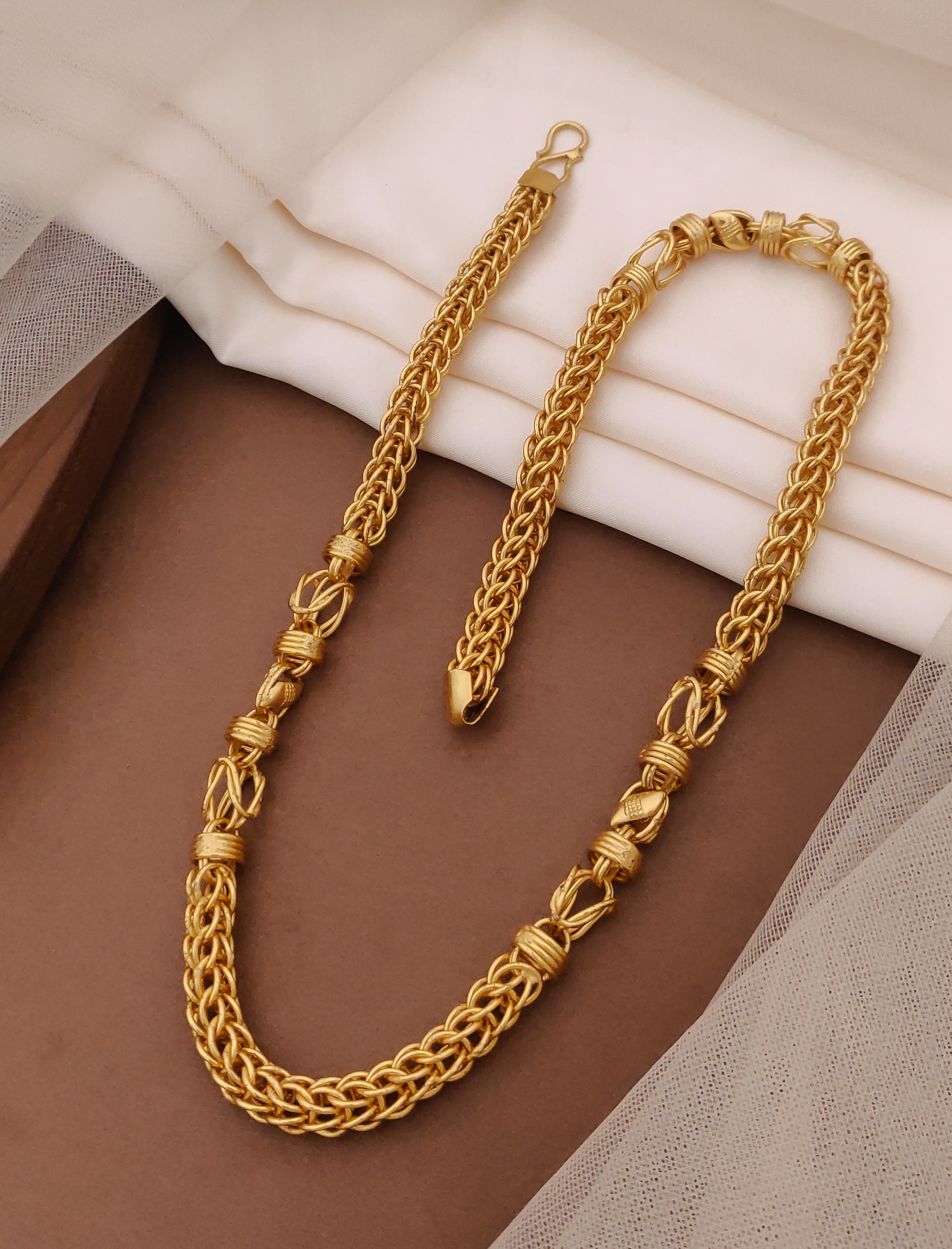 Exciting Rajwadi with Leaf Design in High-Quality Gold Plated Chain for Man