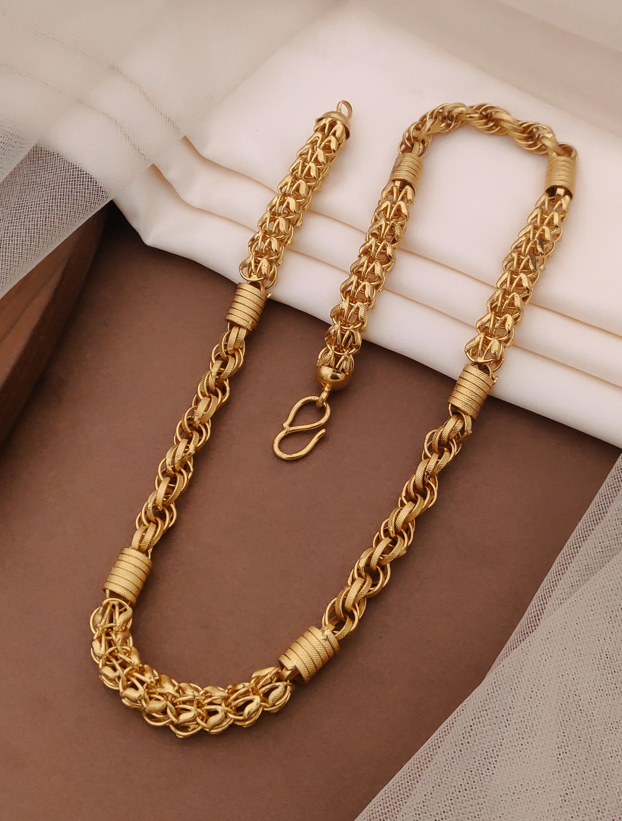New Clasical Desing Bahubali Anti Tarnish & Waterproof Chain With Rassa Design Anti Tarnish & Waterproof Chain for Men