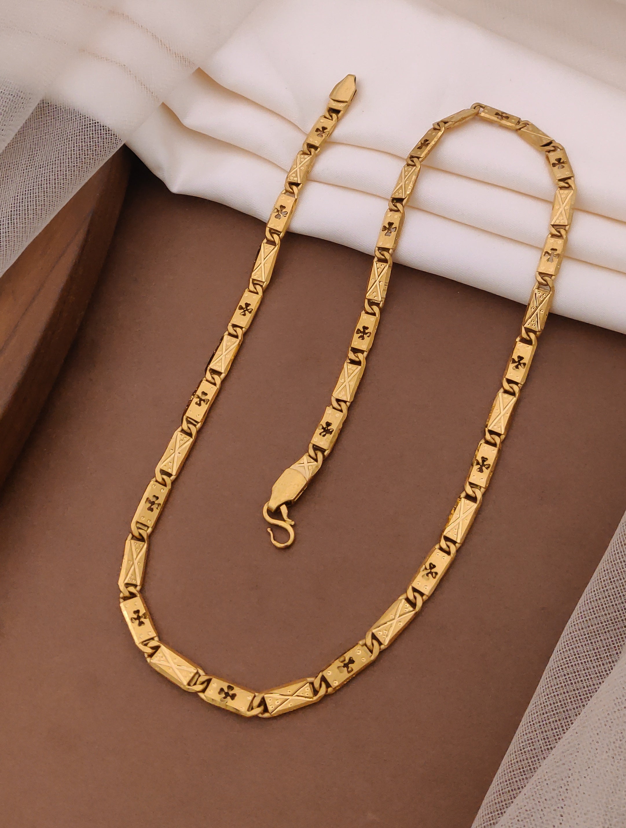 Stylish Plus design Micro gold plated on Brass material Gold chain for men