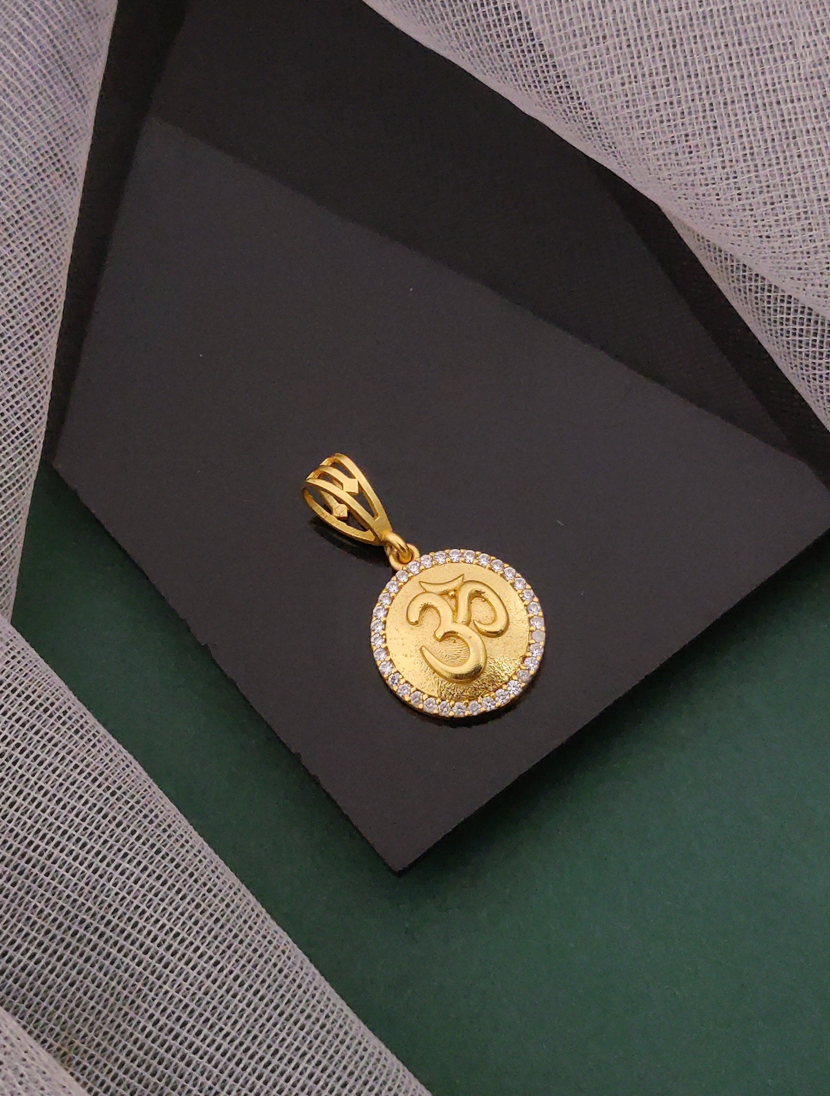 Round Om with Circle Diamond  Line Pendant